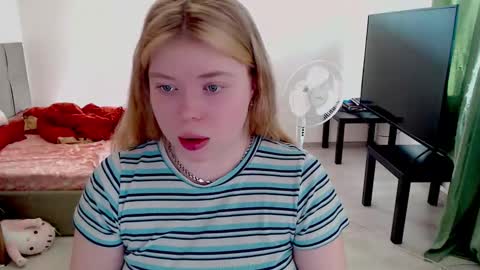 Snapshot of kitten_jenny01 chatting on 02/23/26, 11:40 Jennyblonde and Emmabrunette online show from 02/23/26, 11:40