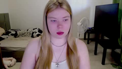Snapshot of kitten_jenny01 chatting on 03/01/26, 11:23 Jennyblonde and Emmabrunette online show from 03/01/26, 11:23