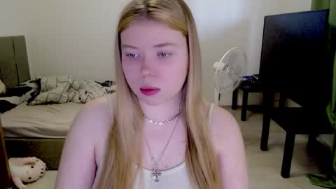 Snapshot of kitten_jenny01 chatting on 03/02/26, 12:23 Jennyblonde and Emmabrunette online show from 03/02/26, 12:23
