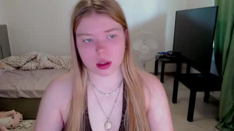 Snapshot of kitten_jenny01 chatting on 05/27/26, 01:30 Jennyblonde and Emmabrunette online show from 05/27/26, 01:30