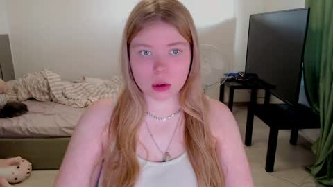 Snapshot of kitten_jenny01 chatting on 05/31/26, 01:18 Jennyblonde and Emmabrunette online show from 05/31/26, 01:18
