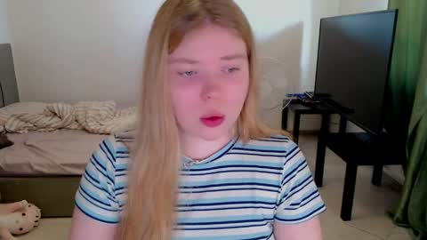 Snapshot of kitten_jenny01 chatting on 06/03/26, 03:06 Jennyblonde and Emmabrunette online show from 06/03/26, 03:06