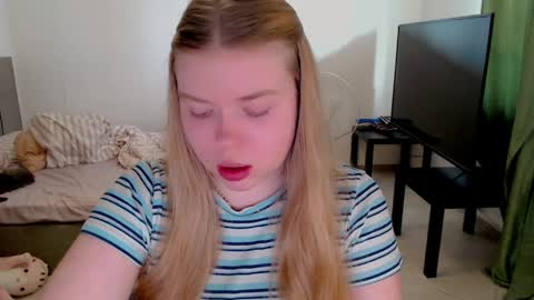 Snapshot of kitten_jenny01 chatting on 06/04/26, 01:50 Jennyblonde and Emmabrunette online show from 06/04/26, 01:50
