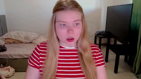 Snapshot of kitten_jenny01 chatting on 06/07/26, 05:16 Jennyblonde and Emmabrunette online show from 06/07/26, 05:16