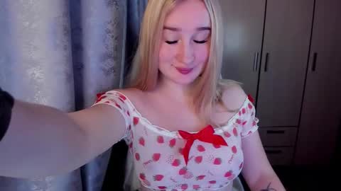 kitten_sun online show from 10/29/25, 02:14