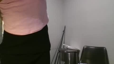 Snapshot of kittencrown chatting on 03/23/26, 04:11 bambi online show from 03/23/26, 04:11