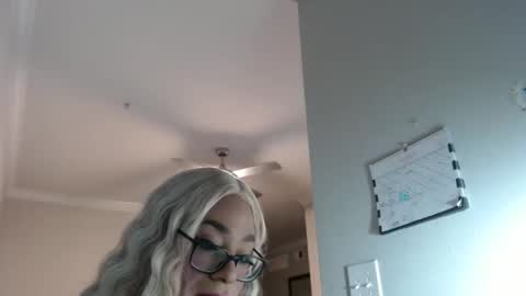 Snapshot of kittencrown chatting on 03/27/26, 06:19 bambi online show from 03/27/26, 06:19