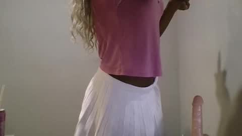 Snapshot of kittencrown chatting on 03/30/26, 06:25 bambi online show from 03/30/26, 06:25