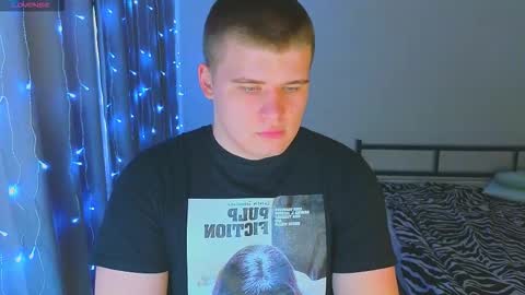 Snapshot of kittenmur chatting on 12/19/25, 03:46 Vlad online show from 12/19/25, 03:46