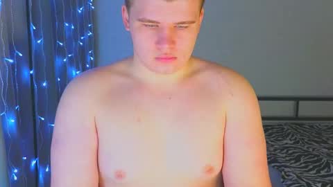 Snapshot of kittenmur chatting on 12/21/25, 08:27 Vlad online show from 12/21/25, 08:27