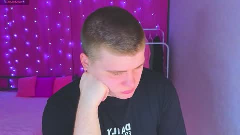 Snapshot of kittenmur chatting on 01/14/26, 08:47 Vlad online show from 01/14/26, 08:47