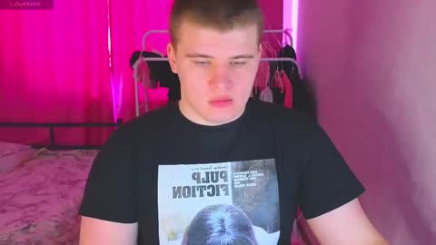 Snapshot of kittenmur chatting on 03/17/26, 06:06 Vlad online show from 03/17/26, 06:06