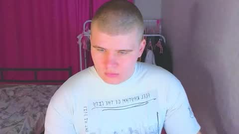 Snapshot of kittenmur chatting on 03/26/26, 08:25 Vlad online show from 03/26/26, 08:25