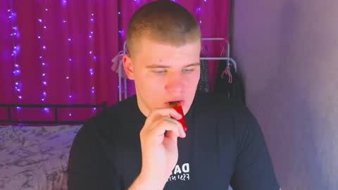 Snapshot of kittenmur chatting on 03/31/26, 01:55 Vlad online show from 03/31/26, 01:55