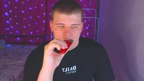 Snapshot of kittenmur chatting on 04/16/26, 09:39 Vlad online show from 04/16/26, 09:39