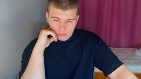 Snapshot of kittenmur chatting on 05/05/26, 09:23 Vlad online show from 05/05/26, 09:23
