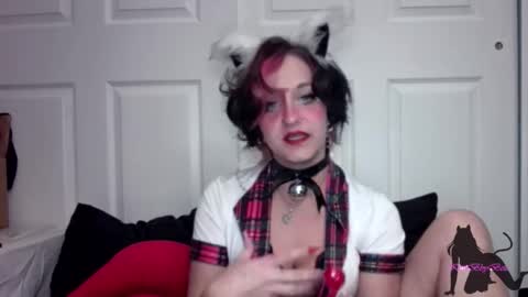 Snapshot of kittibbybells0311 chatting on 10/30/25, 09:22 Kitti online show from 10/30/25, 09:22