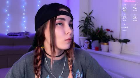 Snapshot of kittie_bear chatting on 09/08/25, 06:51 Veronica online show from 09/08/25, 06:51