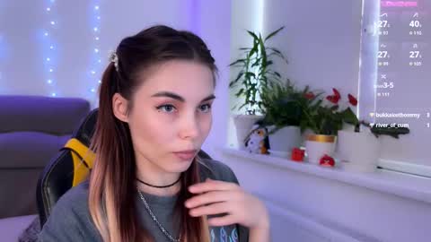 Snapshot of kittie_bear chatting on 10/04/25, 07:17 Veronica online show from 10/04/25, 07:17