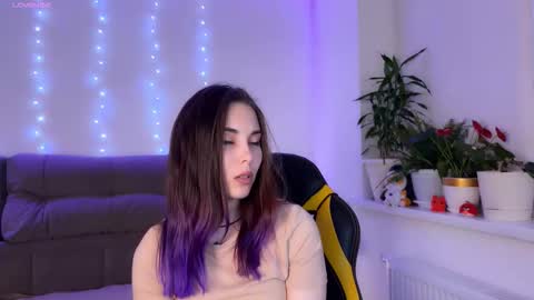 Snapshot of kittie_bear chatting on 10/10/25, 02:10 Veronica online show from 10/10/25, 02:10