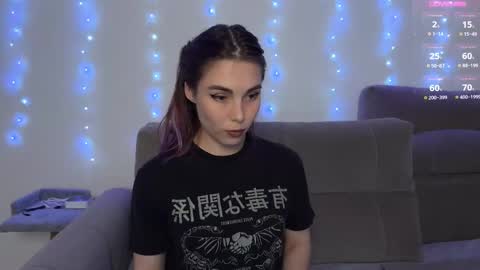 Snapshot of kittie_bear chatting on 11/15/25, 09:11 Veronica online show from 11/15/25, 09:11