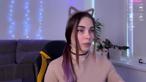 Snapshot of kittie_bear chatting on 11/25/25, 07:08 Veronica online show from 11/25/25, 07:08