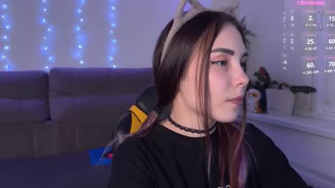 Snapshot of kittie_bear chatting on 12/23/25, 12:52 Veronica online show from 12/23/25, 12:52