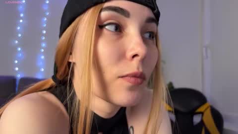 Snapshot of kittie_bear chatting on 03/14/26, 05:51 Veronica online show from 03/14/26, 05:51