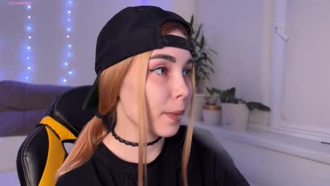 Snapshot of kittie_bear chatting on 03/23/26, 07:07 Veronica online show from 03/23/26, 07:07