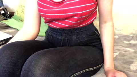 Snapshot of kittie_creme chatting on 05/06/26, 12:32 Kittie Creme online show from 05/06/26, 12:32
