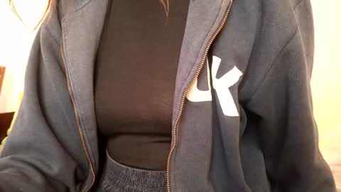 Snapshot of kittie_creme chatting on 07/30/26, 01:32 Kittie Creme online show from 07/30/26, 01:32