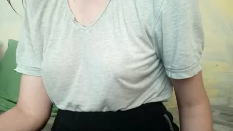 Snapshot of kittie_creme chatting on 07/31/26, 01:10 Kittie Creme online show from 07/31/26, 01:10