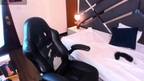 Kittie Vixen online show from 04/14/26, 07:20