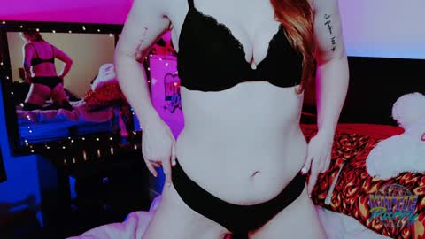 Snapshot of kittiepurry chatting on 01/11/25, 01:43 Kittie Purry online show from 01/11/25, 01:43