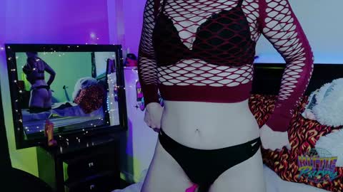 Snapshot of kittiepurry chatting on 01/14/25, 03:11 Kittie Purry online show from 01/14/25, 03:11