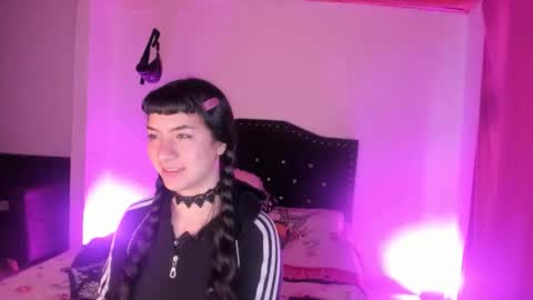 kitty__chs online show from 12/04/25, 11:19