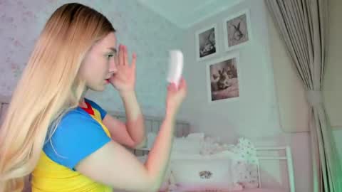 Snapshot of kitty__sophie chatting on 05/28/26, 06:05 sophie online show from 05/28/26, 06:05
