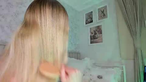 Snapshot of kitty__sophie chatting on 06/02/26, 07:05 sophie online show from 06/02/26, 07:05