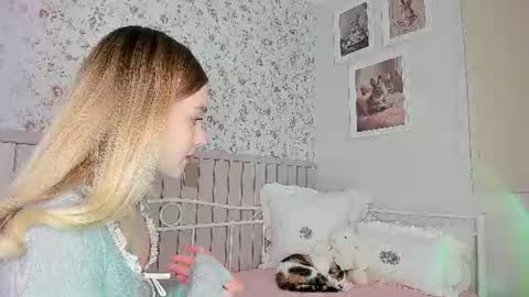 Snapshot of kitty__sophie chatting on 07/16/26, 06:14 sophie online show from 07/16/26, 06:14