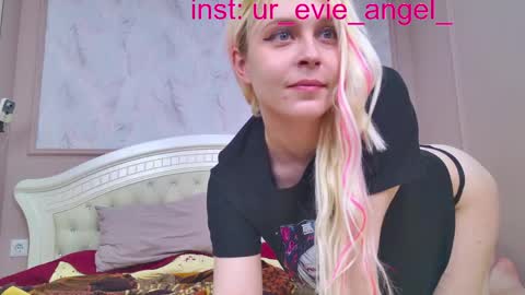Snapshot of kitty_dora chatting on 05/10/26, 02:44 Evelyn online show from 05/10/26, 02:44