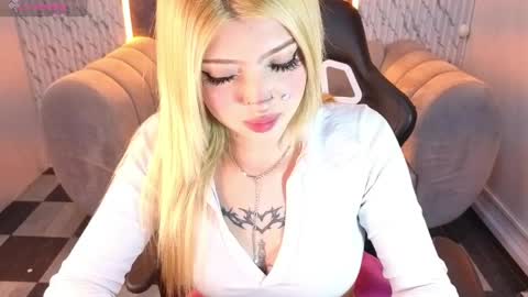 kitty_fox_b online show from 04/29/26, 01:37