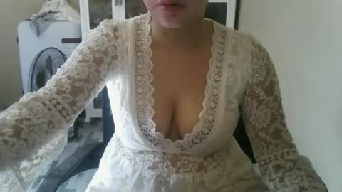 Snapshot of kitty_fussy chatting on 10/23/25, 12:32 kitty_fussy online show from 10/23/25, 12:32