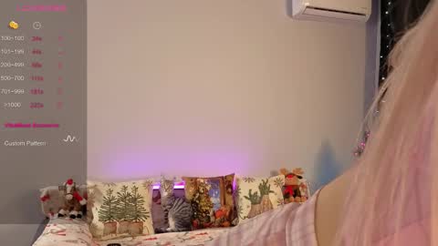 Snapshot of kitty_katy_pears chatting on 12/17/25, 01:28 Katy online show from 12/17/25, 01:28