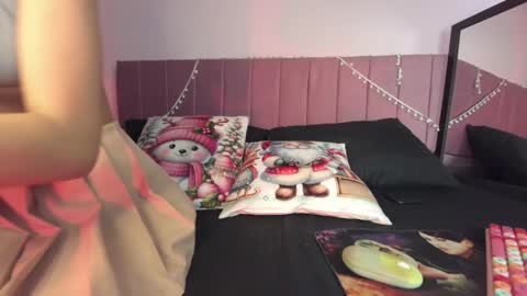 kitty_kryss online show from 12/22/25, 03:09