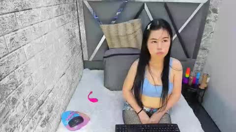 kitty_small69 online show from 05/04/26, 02:35