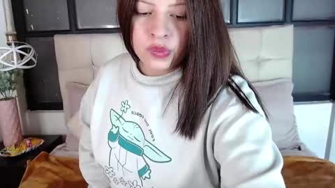 Snapshot of kitty_vibes_ chatting on 11/02/25, 08:22 K I T T Y   online show from 11/02/25, 08:22