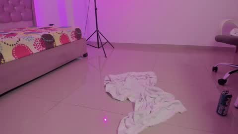 Snapshot of kitty_violet11 chatting on 01/08/26, 08:22 kitty_violet11 online show from 01/08/26, 08:22