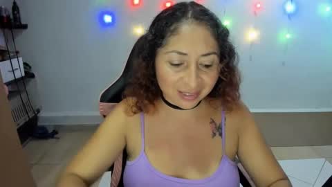 Snapshot of kitty_violet_ chatting on 12/13/24, 01:48 violet online show from 12/13/24, 01:48