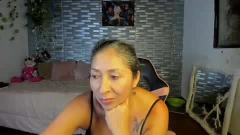 Snapshot of kitty_violet_ chatting on 09/16/25, 05:08 violet online show from 09/16/25, 05:08