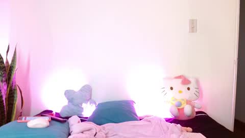 LAURA  help me reach 100likes online show from 01/28/25, 08:26